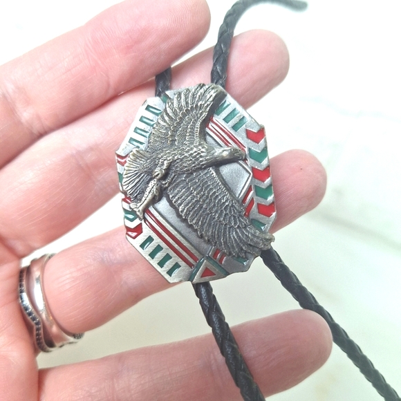 VINTAGE 1989 SISKIYOU BUCKLE CO. #890803 BOLLERRO EAGLE RED & GREEN BORDER USED - Picture 1 of 5